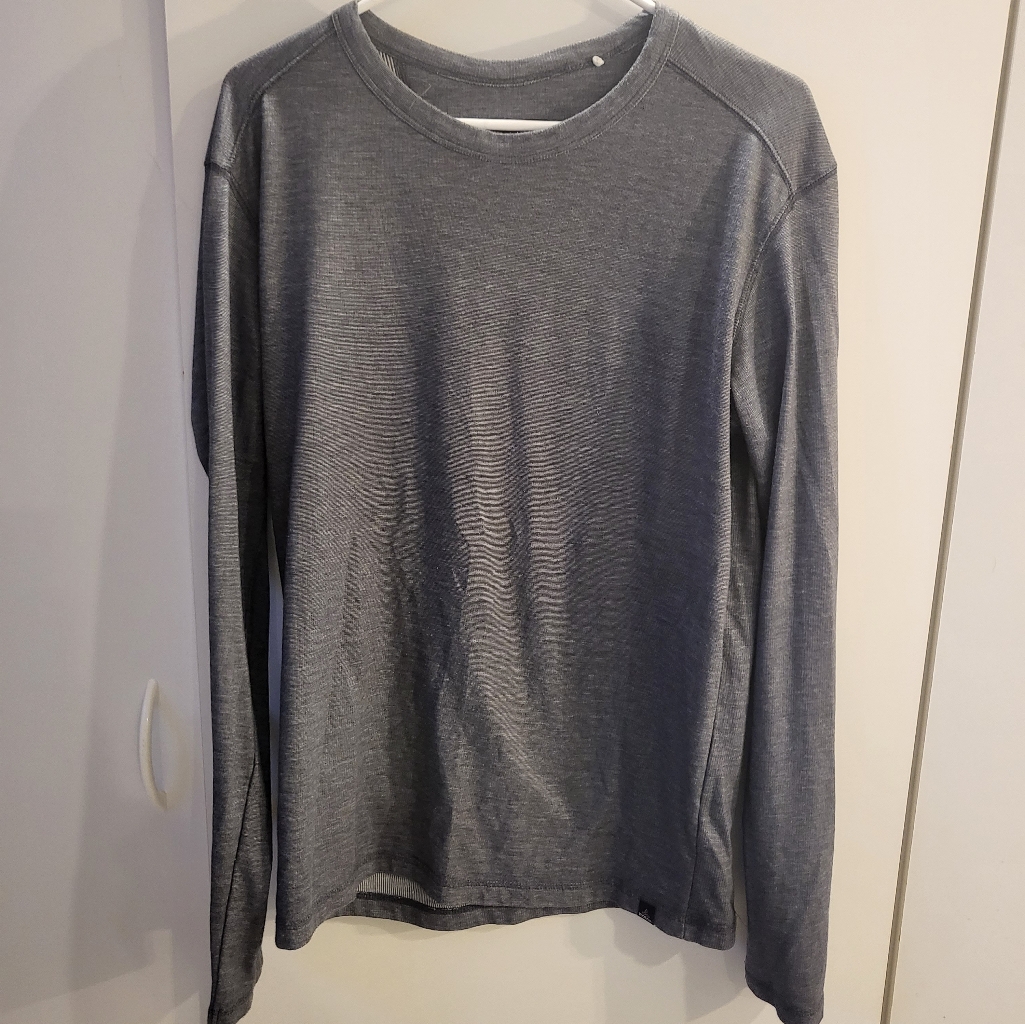 Prana Womans Medium Gray Long Sleeve Tshirt